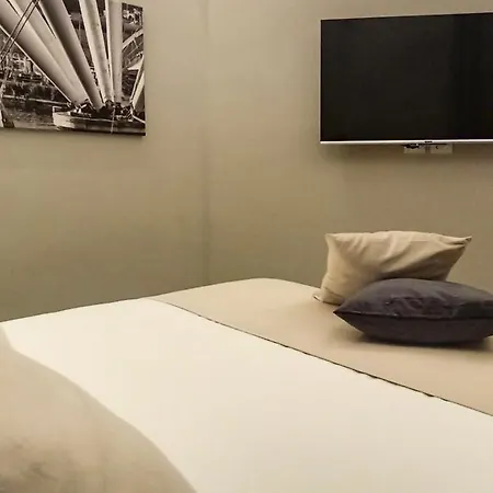 Apartment Piazzacorvettouno Pieno Centro Genoa