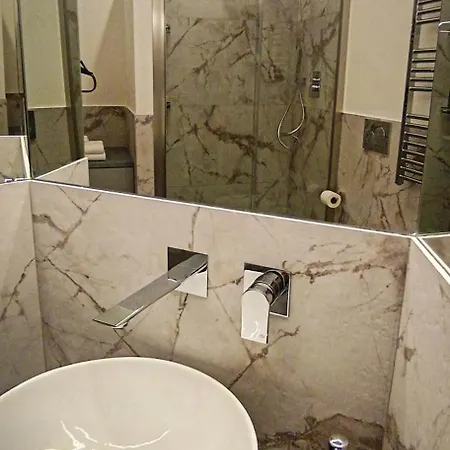Apartment Piazzacorvettouno Pieno Centro Genoa
