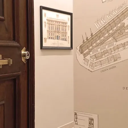 Apartment Piazzacorvettouno Pieno Centro Genoa